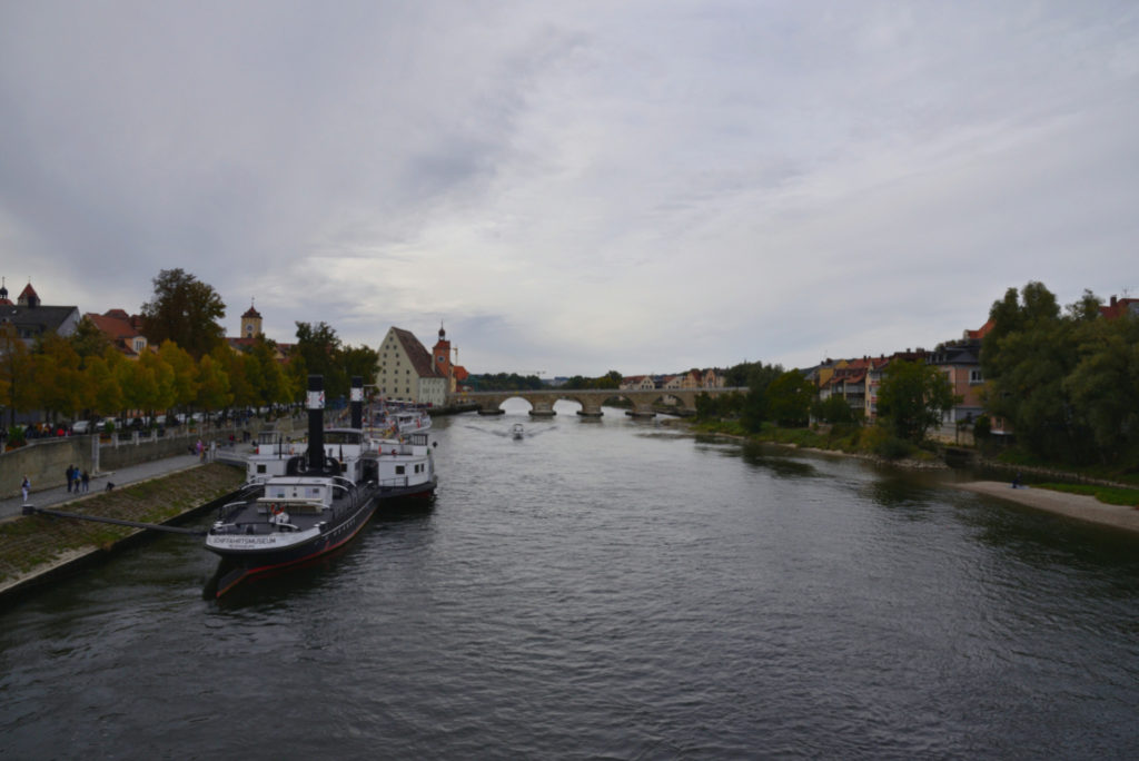 Ratyzbona - spacer po mieście - widok na most Steinerne Brücke