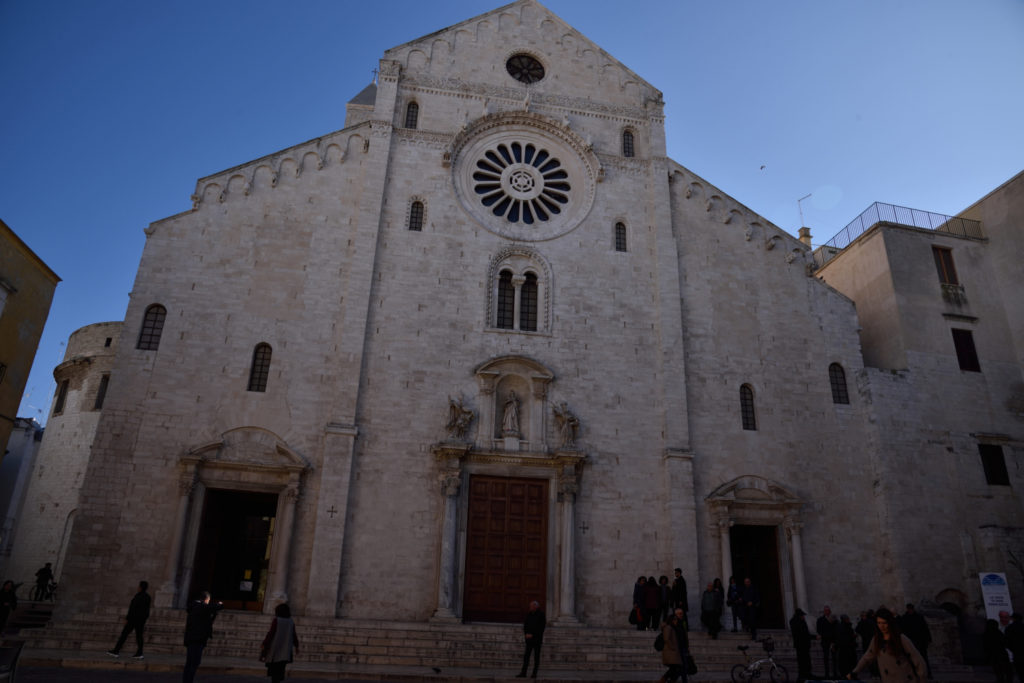 Apulia - wycieczki: kościół w Bari