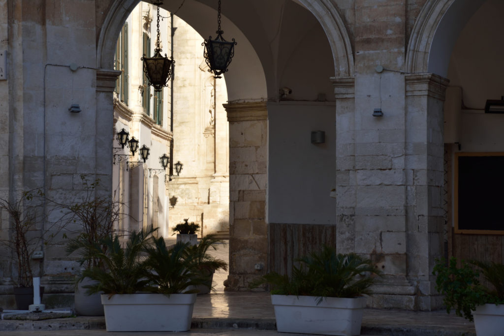 Apulia - wycieczki: pod arkadami w Martina Franca