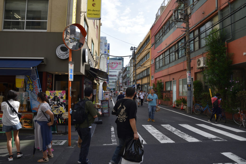 Tokio ocena i wrażenia: jedna z bocznych uliczek na Akihabarze