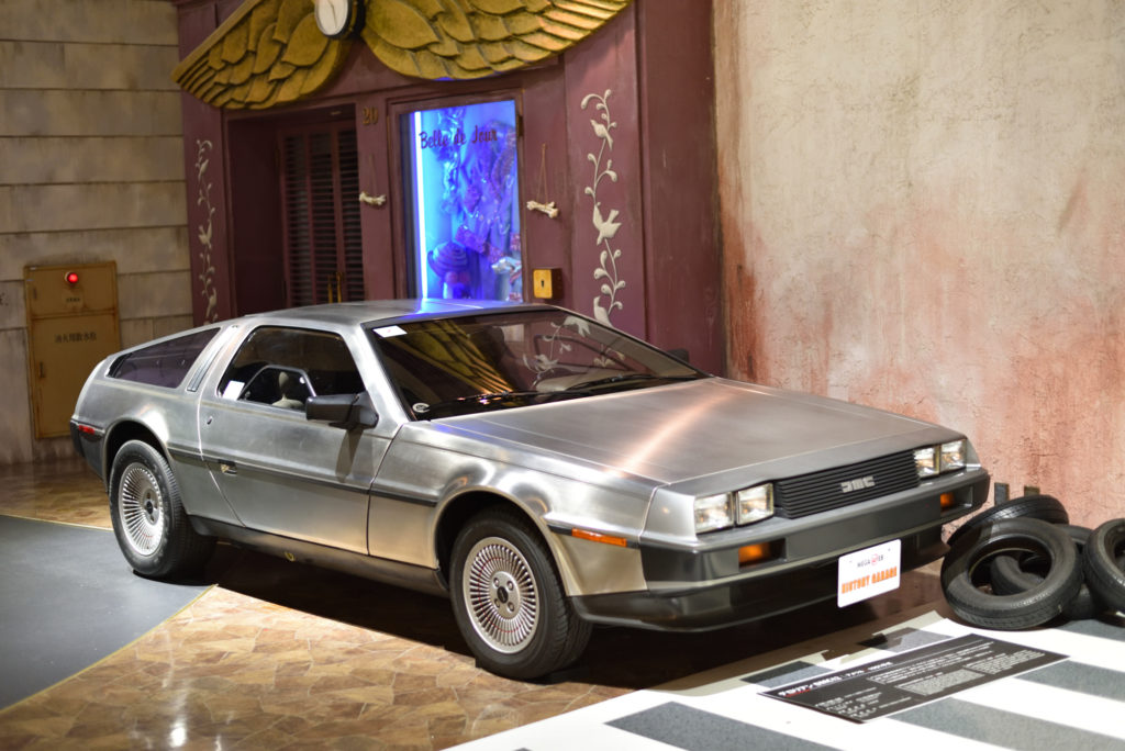 Zdjęcie DeLoreana w Tokio Mega Web History Garage