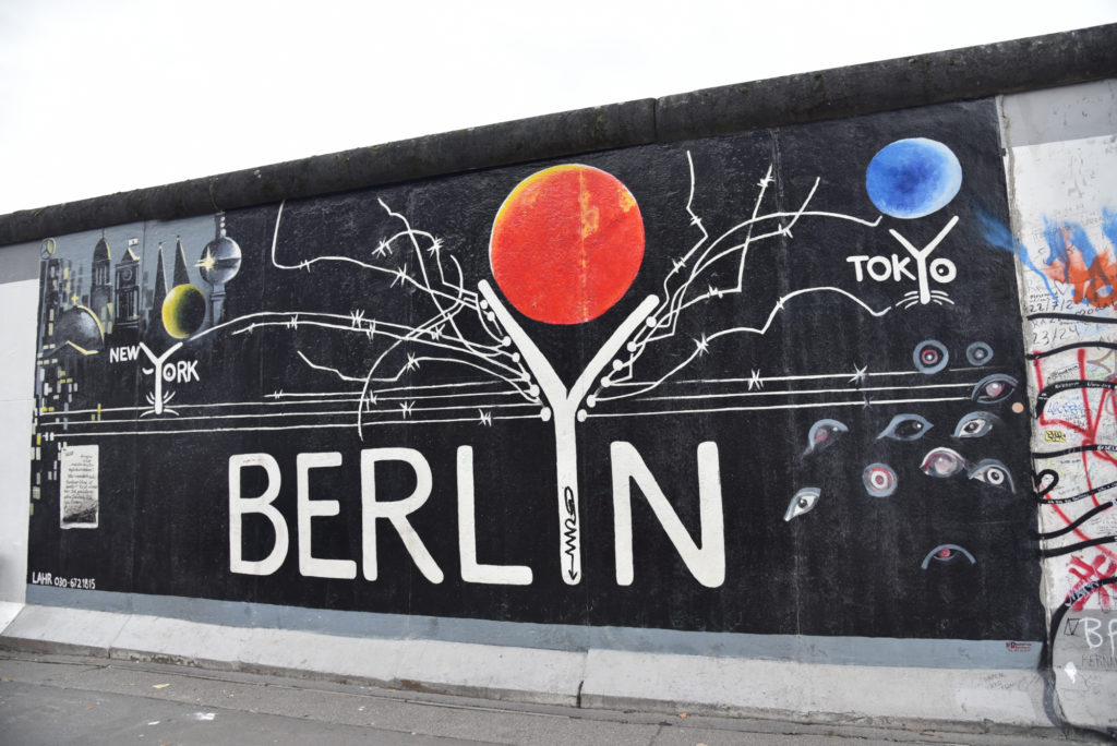 Mur Barliński - East Side Gallery - duży napis Berlin