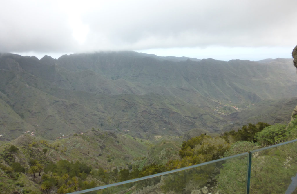 Wyspy Kanaryjskie - La Gomera - widok z punktu widokowego Mirador Degollada De Peraza