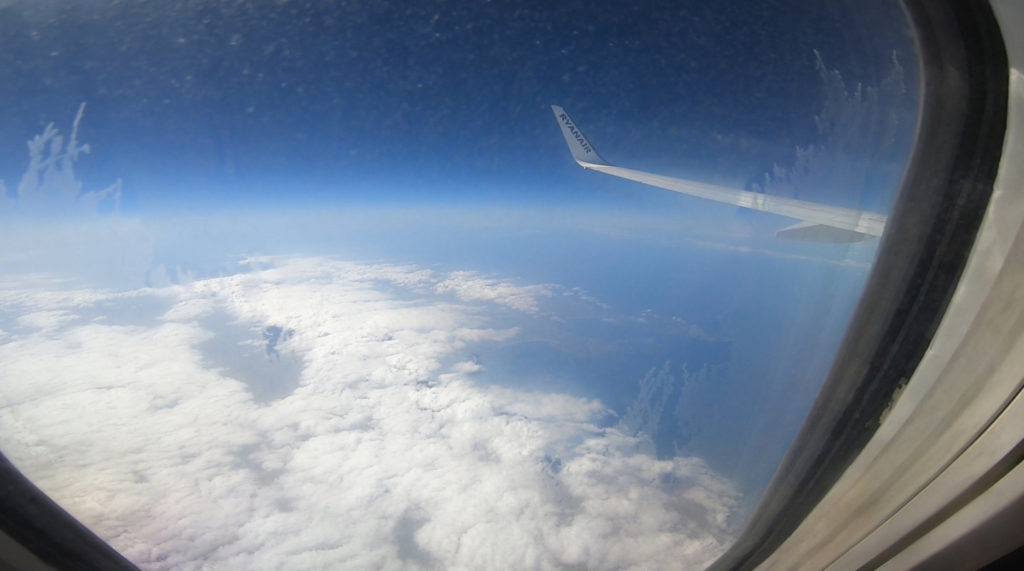 Widok z okna Boeinga 737 linii Ryanair
