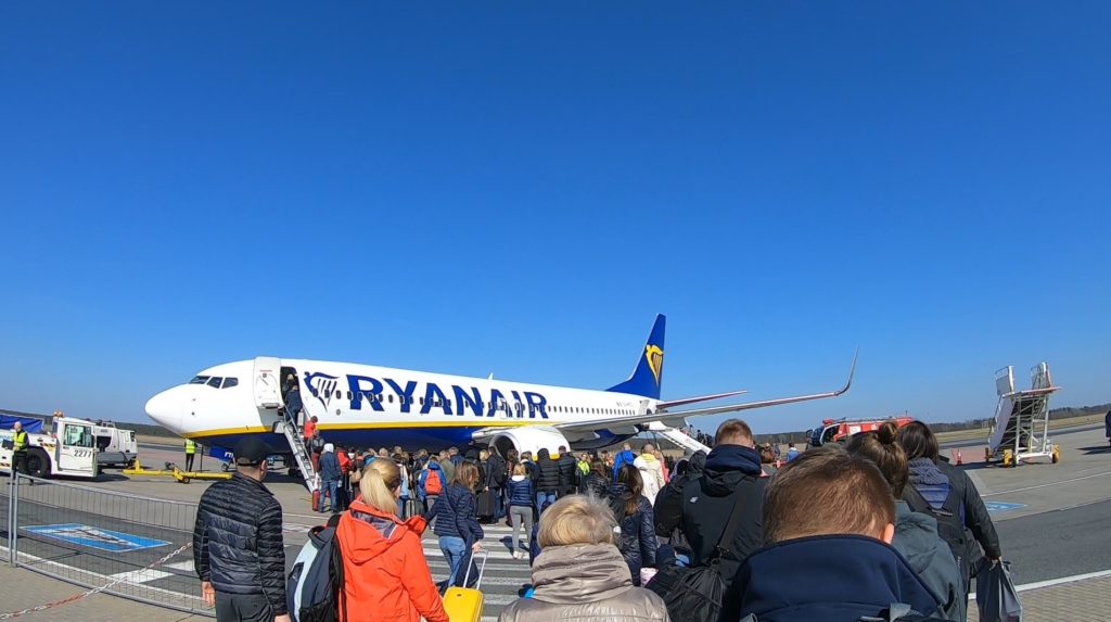 Strach przed lataniem: samolot linii Ryanair na lotnisku Warszawa-Modlin