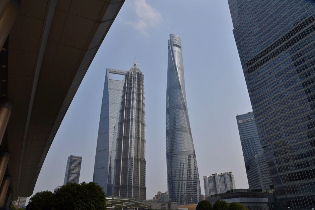 Shanghai World Financial Center, Jin Mao Tower oraz Shanghai Tower widziane z oddali