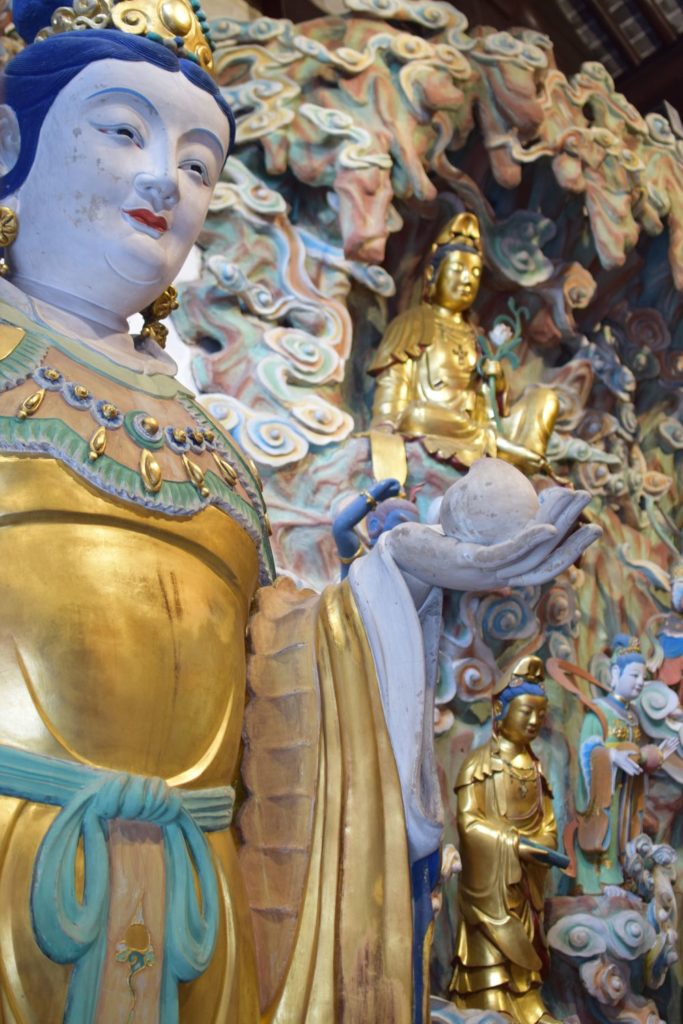 rzeźby w Longhua temple. Świątynie Szanghaju