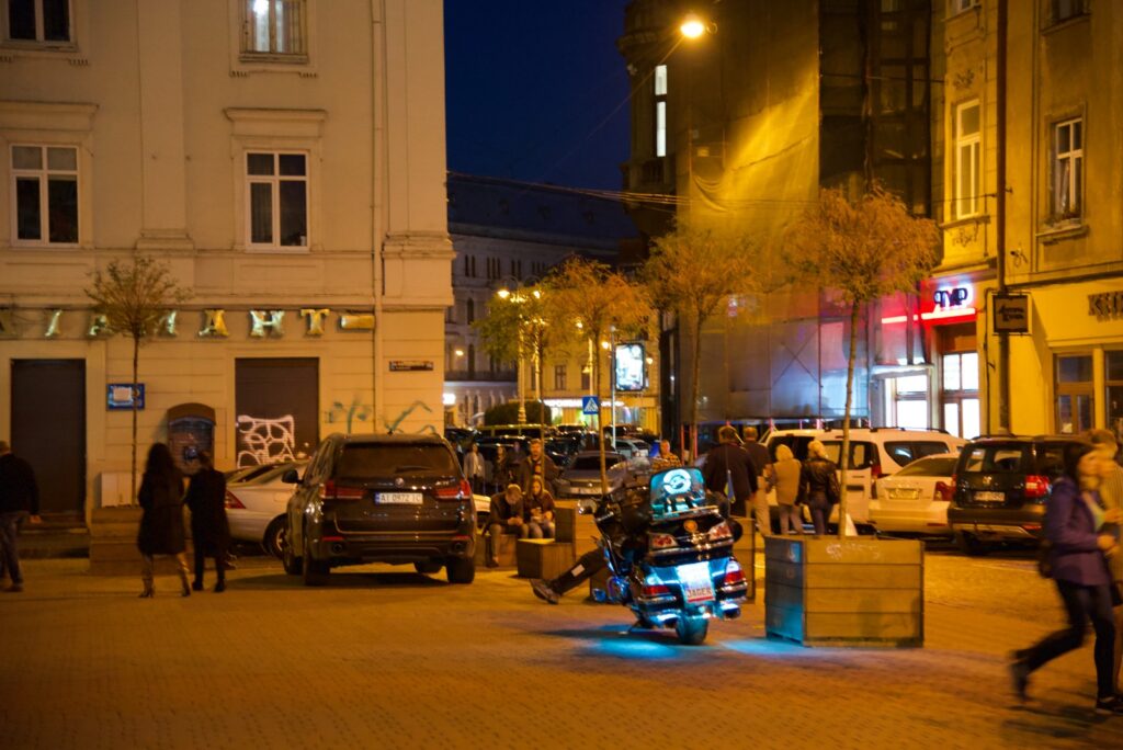 Wieczorny spacer po Lwowie - Harley Davidson