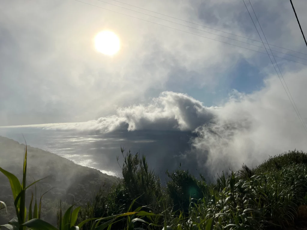 Wakacje na Maderze w pigułce - chmury napływające znad Oceanu Atlantyckiego