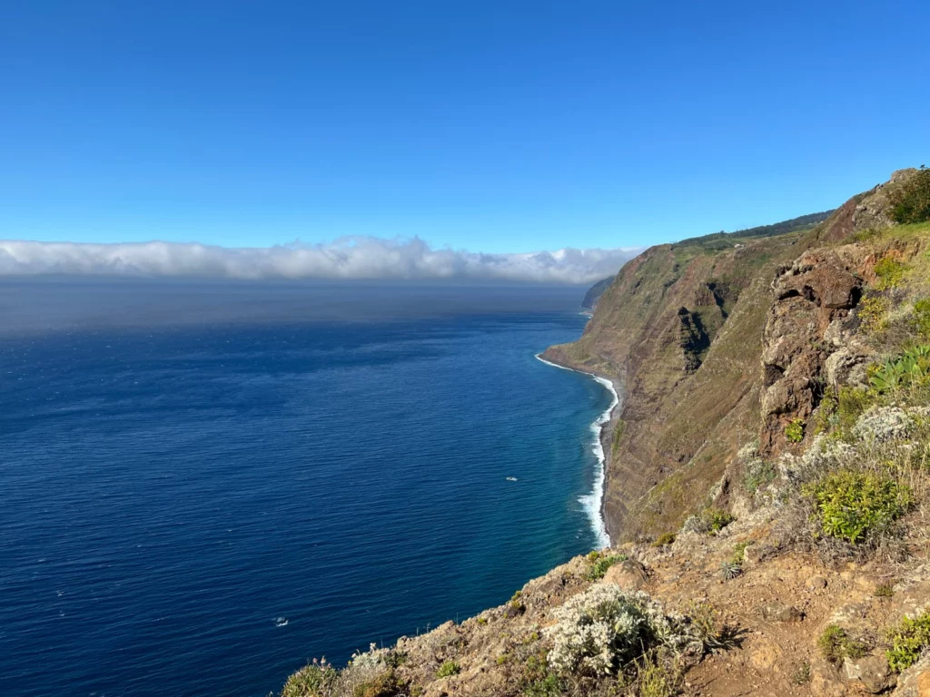 Widok na Ocean Atlantycki na zachodnim wybrzeżu Madery