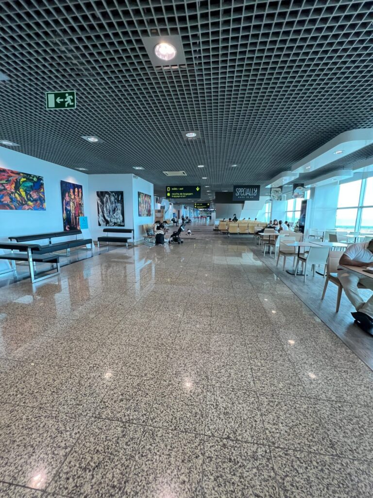 Wnętrze terminalu po kontroli bezpieczeństwa