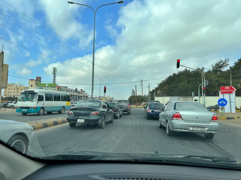 Jazda samochodem w Jordanii - sygnalizacja świetlna