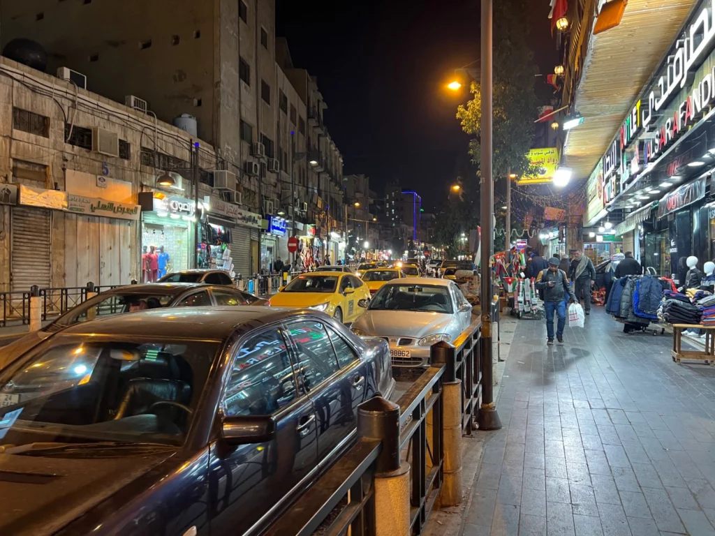 Parkowanie równoległe w Ammanie w Jordanii