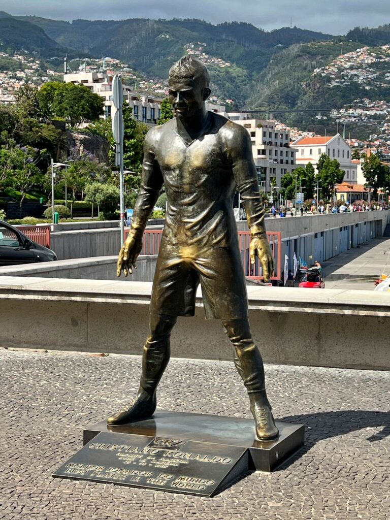 Statua Cristiano Ronaldo w Funchal na Maderze, CR7