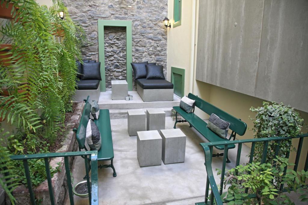 Miejsce do wypoczynku na zewnątrz w 29 Madeira Hostel