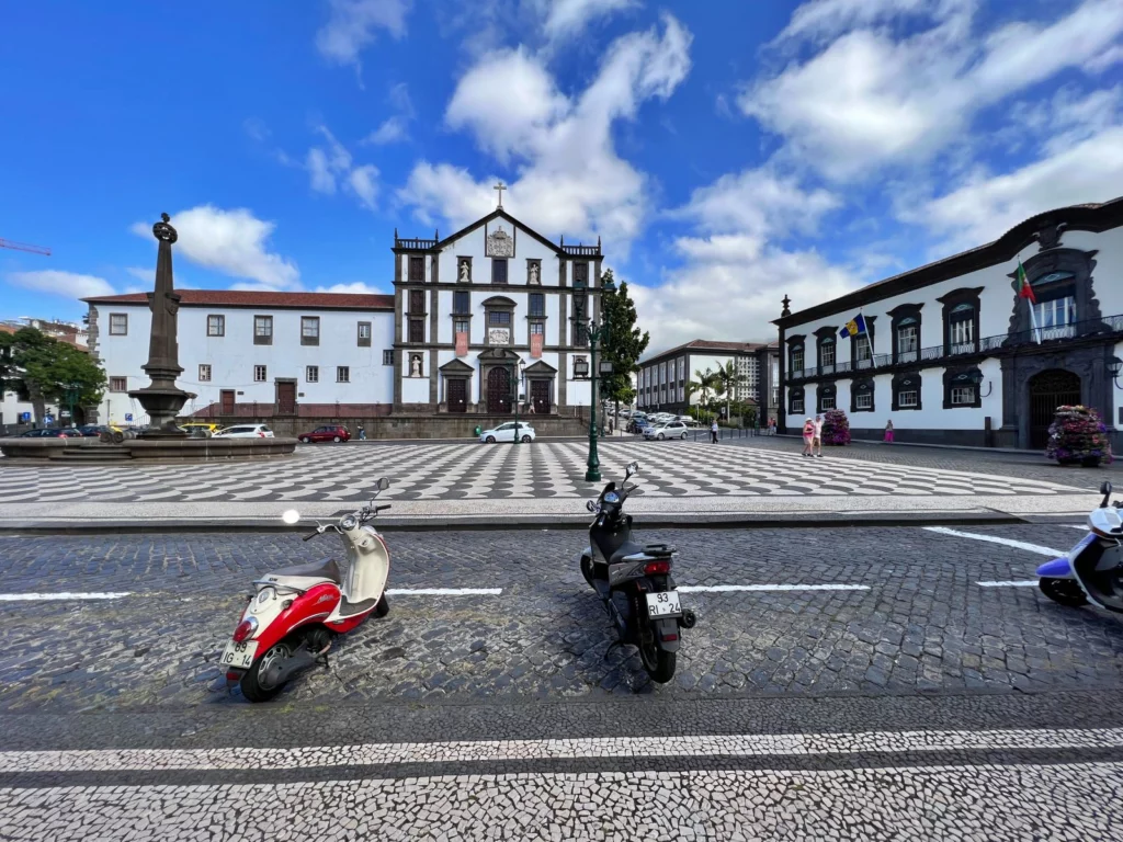 Plac miejski w Funchal na Maderze